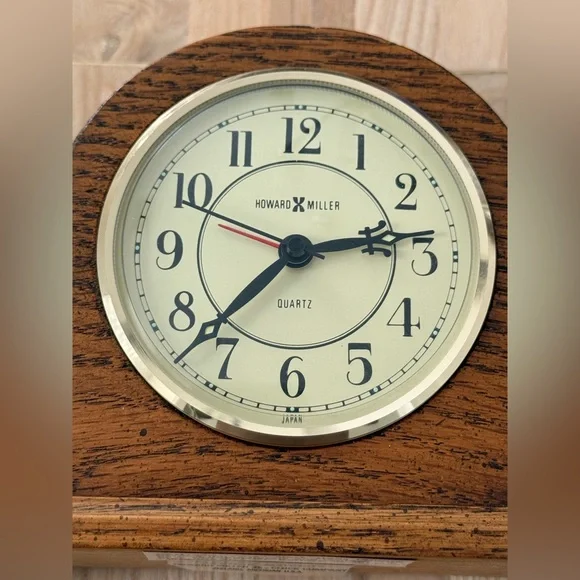 Howard Miller Mantle Clock Wood Case Rare Vintage Quartz Clock